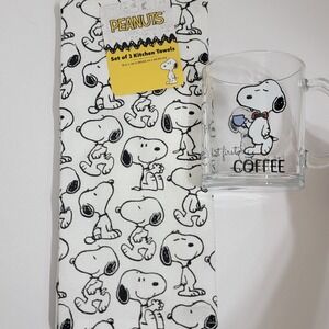 Peanuts Snoopy Set of 2 Kitchen Dish Towels AND Snoopy‎ Glass Clear Coffee Mug!